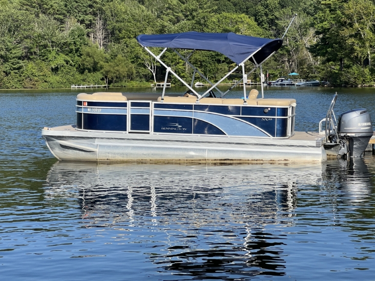 20 ft Bennington Pontoon